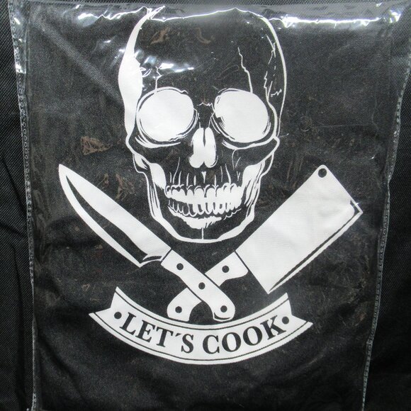 Skull and Crossbones Grilling Apron and Napkin Set - Picture 2 of 6